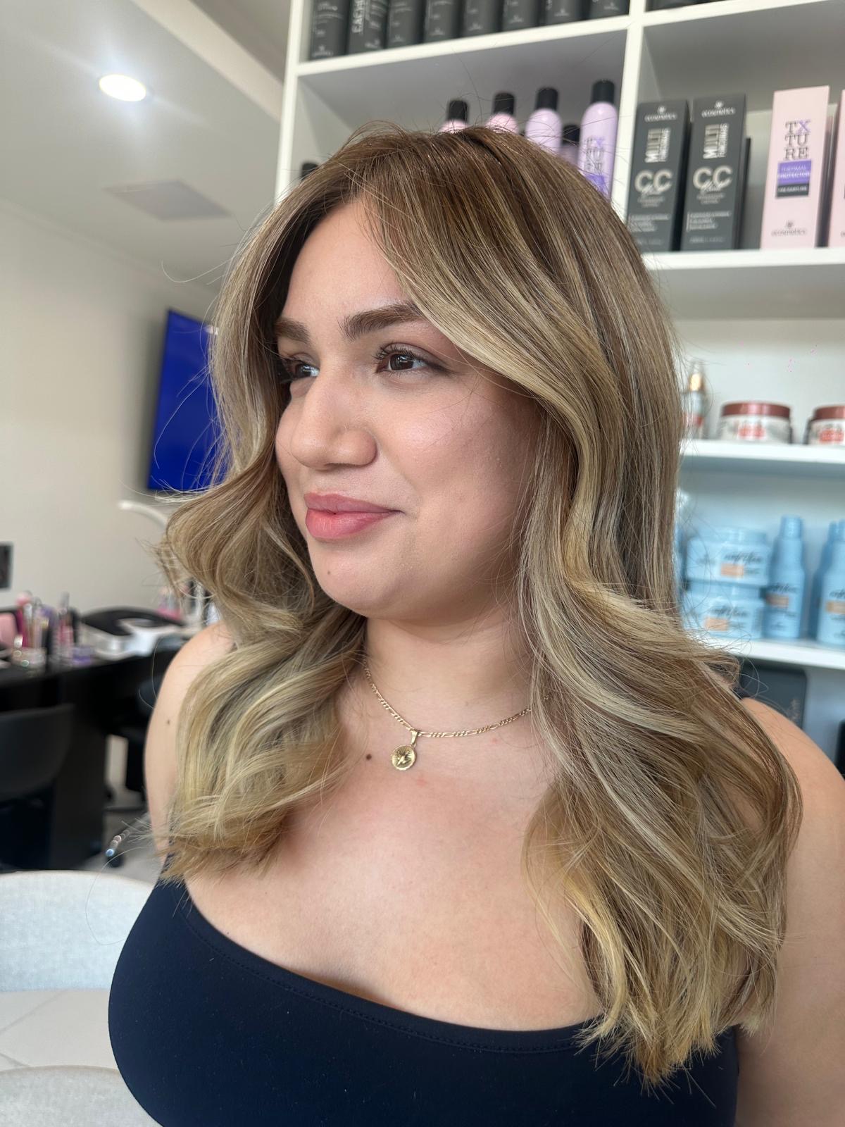 Dimensional blonde layers by Jose Manuel